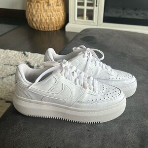 Nike Court Vision Low Sneaker